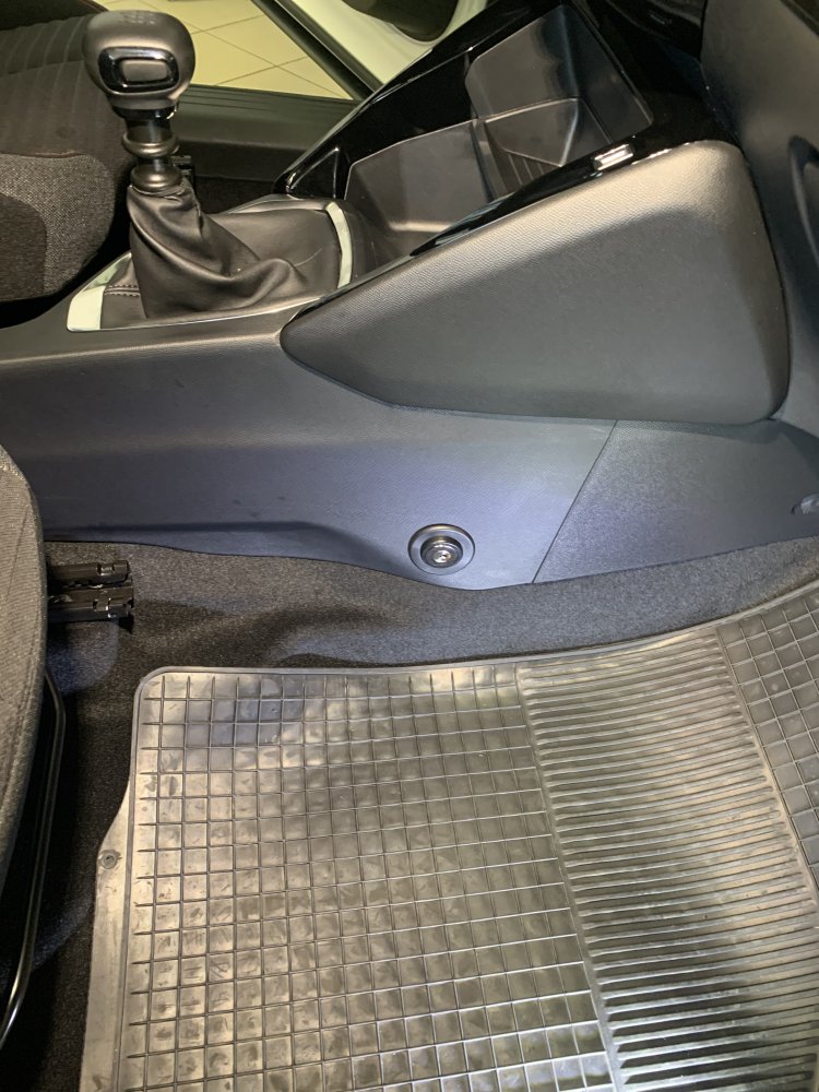 Peugeot 2008 6seb 2021 váltózár